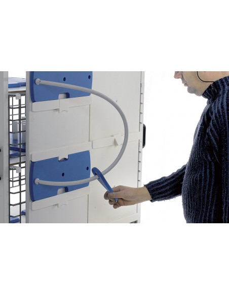 Sussidio riabilitativo con tubo sagomabile e accessori per esercizi di motricità fine