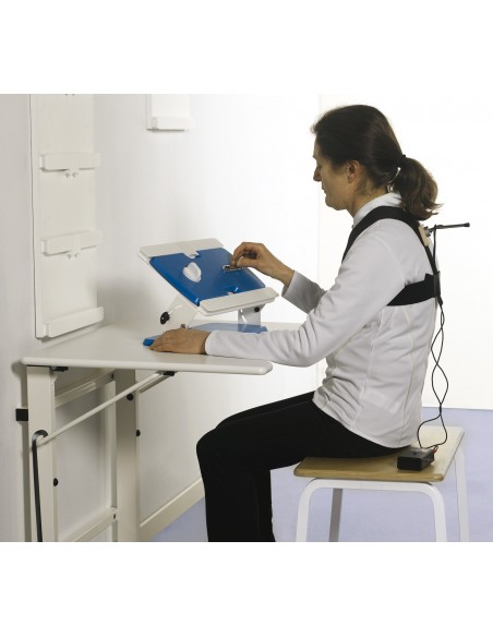 Tavolo occupazionale ERGO pieghevole fissato a parete, con piano antibatterico sagomato ergonomico per pazienti in carrozzina