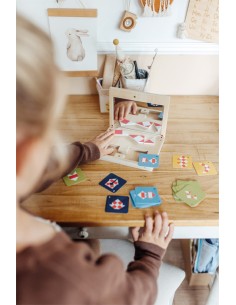 Gioco di simmetria con specchio Educate